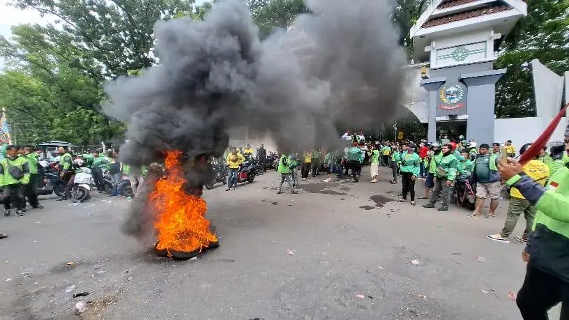 Ringkasan Demo Driver Ojol di Kantor Gubernur Sulsel